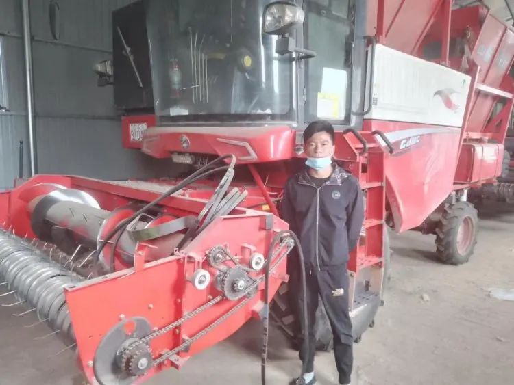 孔庆宇：质量可靠收益高，平博88收获花生机是我心目中的
(图1)